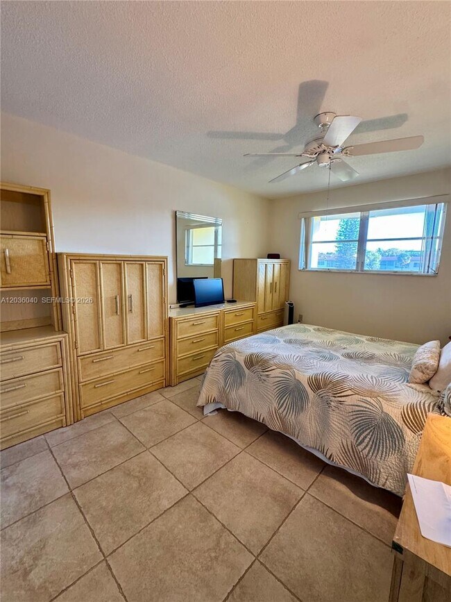 Foto del edificio - 2940 NE 203rd St