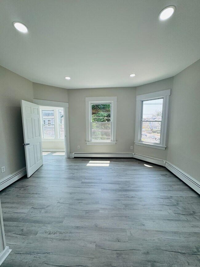 Building Photo - 487 Nye Ave