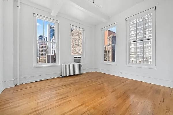 Foto del edificio - 448 W 37th St