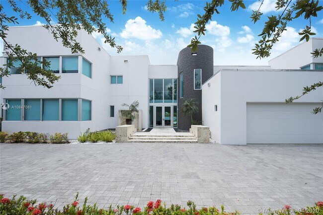 Building Photo - 6760 Chapman Field Dr