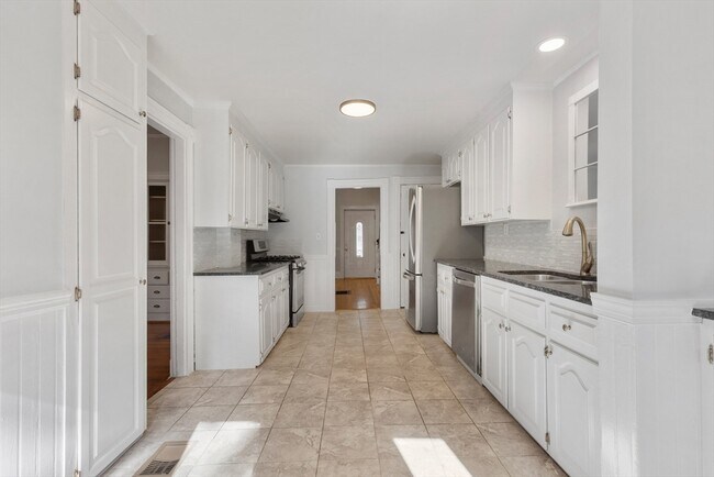 Building Photo - 99 Rockland St