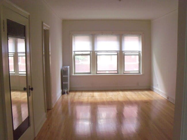 Foto del edificio - 1771 W Granville Ave