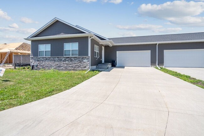 Foto del edificio - Watson Way Twinhomes