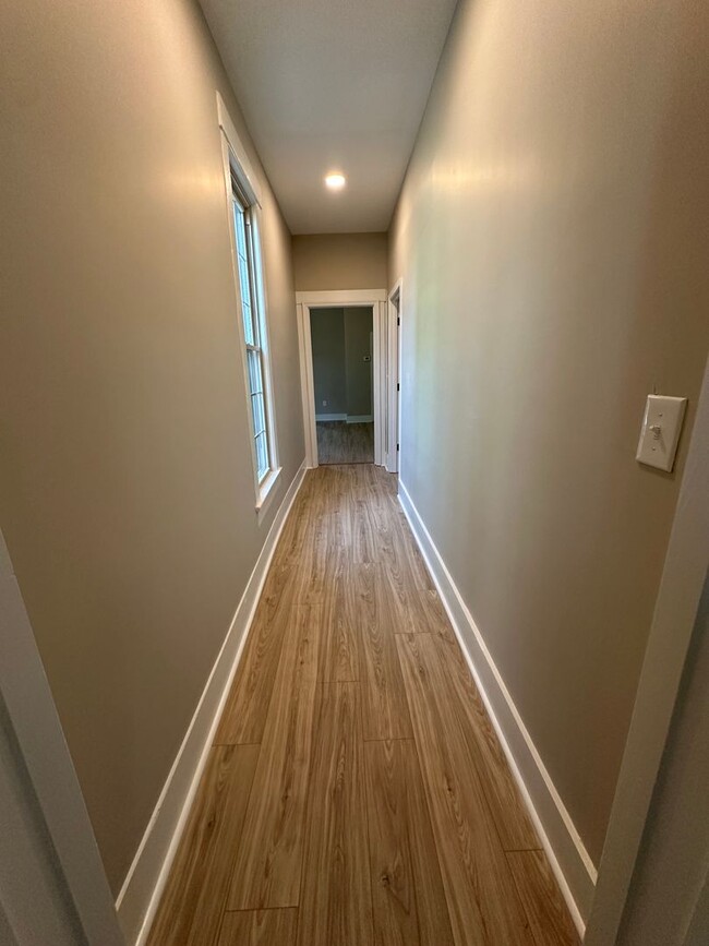 Foto del edificio - NEWLY RENOVATED 3BR/1BA HOME IN NEW ALBANY!