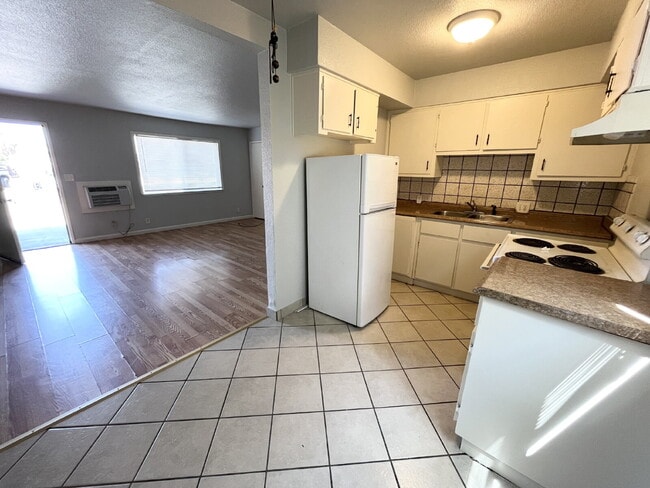 Foto del edificio - Merced: $975 1 bed 1 bath downstairs unit