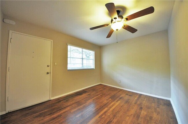 Foto del edificio - 711 Argonne Ave NE