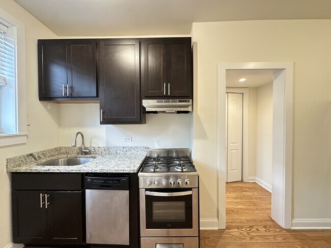 Foto del edificio - 4039.5 N Ashland Ave