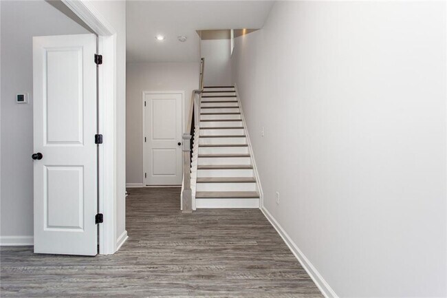 Building Photo - 6680 Cortland Walk