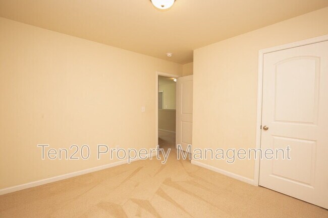 Foto del edificio - 365 Partisan Dr