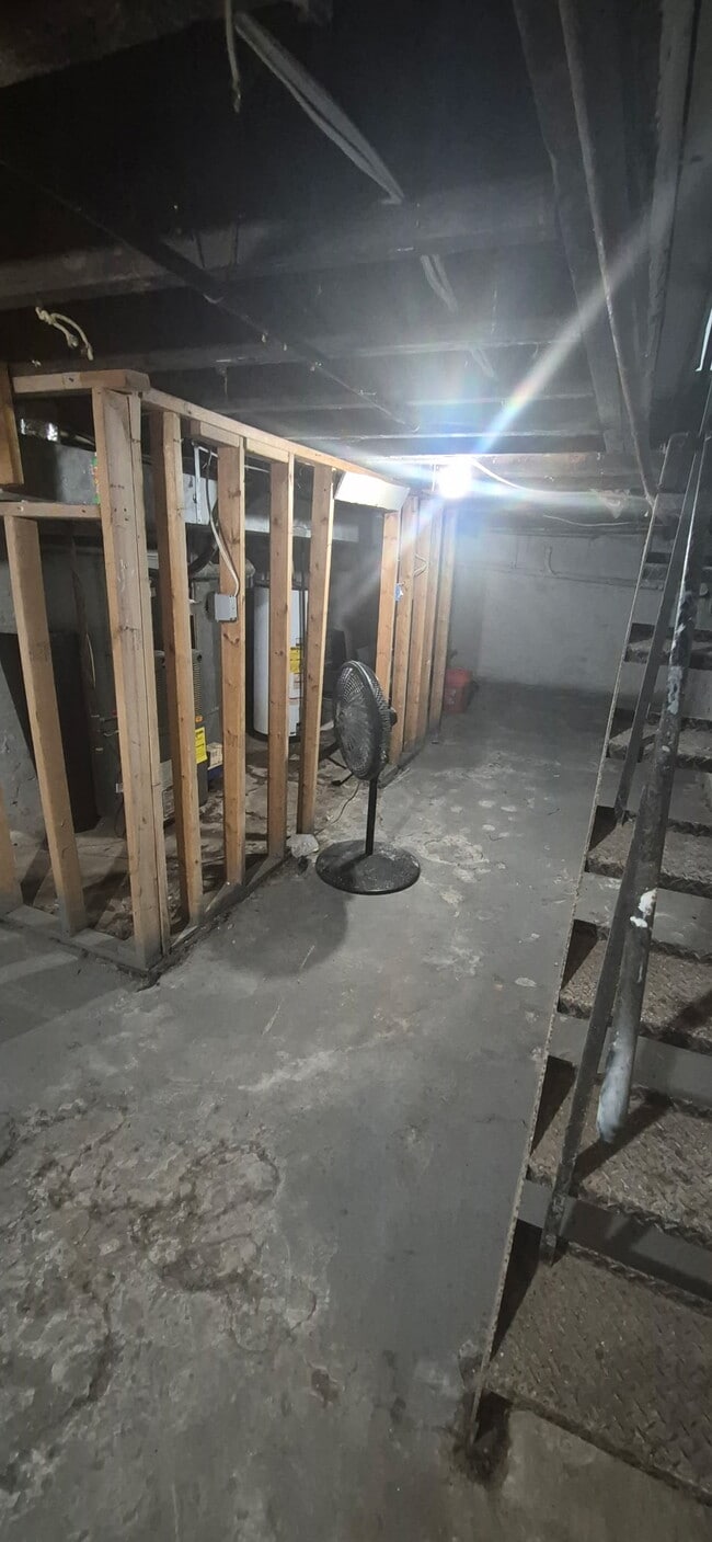 Building Photo - 627 S Pulaski St