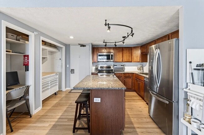 Building Photo - 105 31st Ave