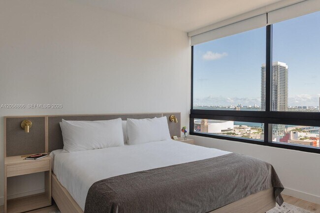 Foto del edificio - 225 N Miami Ave