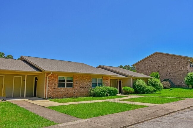 Foto del edificio - 400 Pine Burr Ln