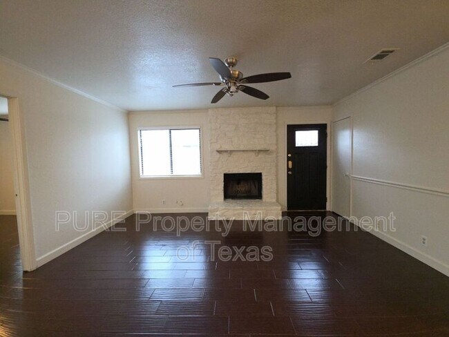 Foto del edificio - 8708 Piney Point Dr