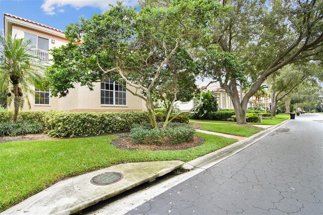 Foto del edificio - 4960 Sandpiper Ln S