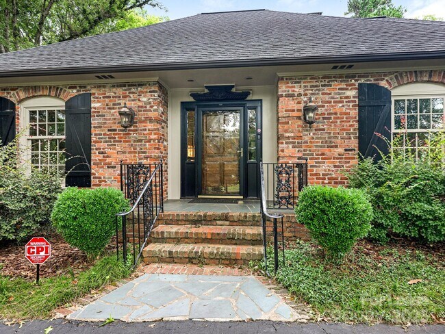 Foto del edificio - 3515 Foxcroft Rd