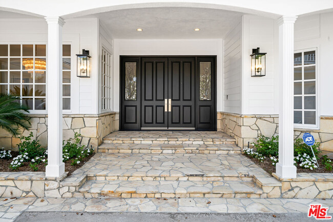 Foto del edificio - 4645 Westchester Dr