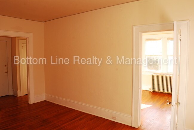 Foto del edificio - 2108 E 7th St