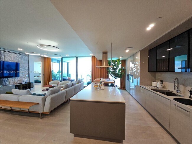 Foto del edificio - 15701 Collins Ave