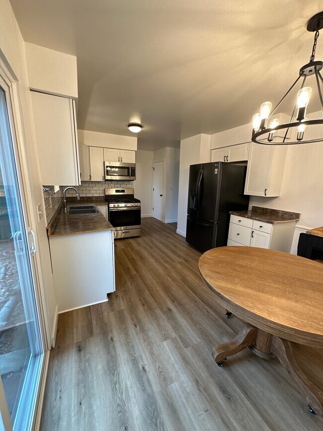 Kitchen - 4301 S Main St