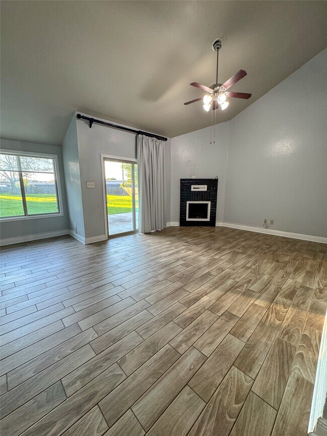 Foto del edificio - 14244 Bay Gardens Dr