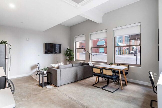 Foto del edificio - 205 W 4th St