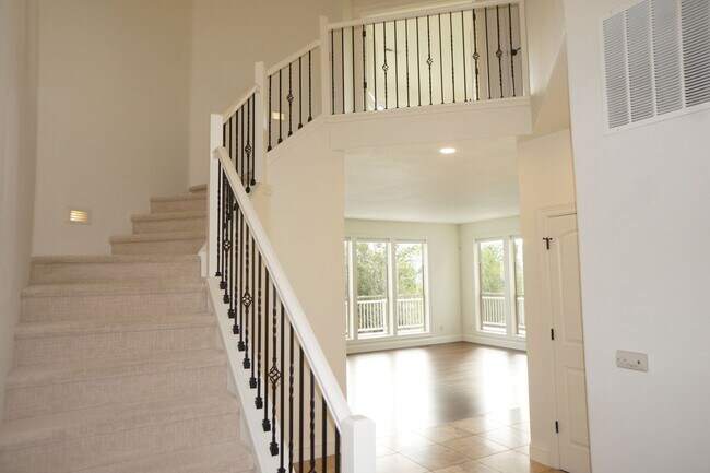 Building Photo - Exquisite NW Portland 4 bedroom with panoramic views