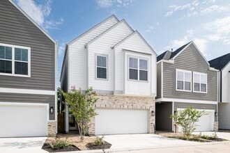 Building Photo - 417 Stonework Garden Ln