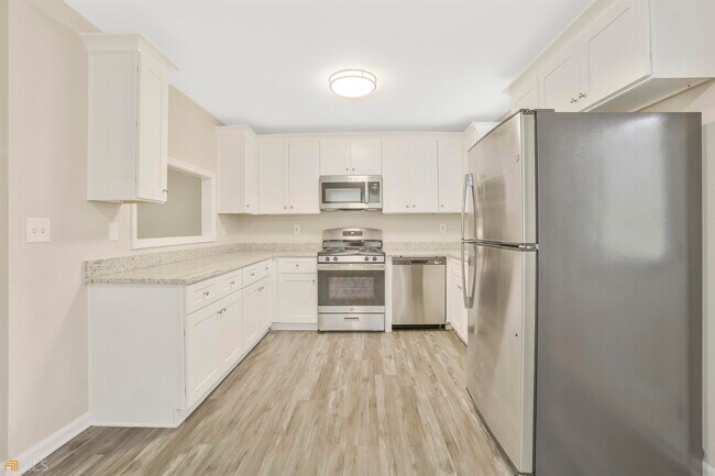 Foto del edificio - 144 Quail Hollow Dr