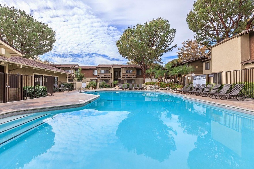 Raintree Apartment Homes Rentals Brea, CA