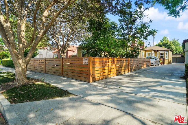 Building Photo - 10760 Valley Spring Ln