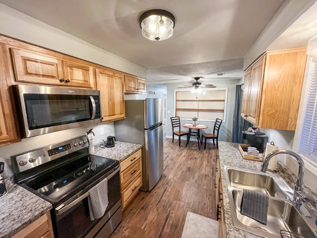 Foto del edificio - 2221 Madison St