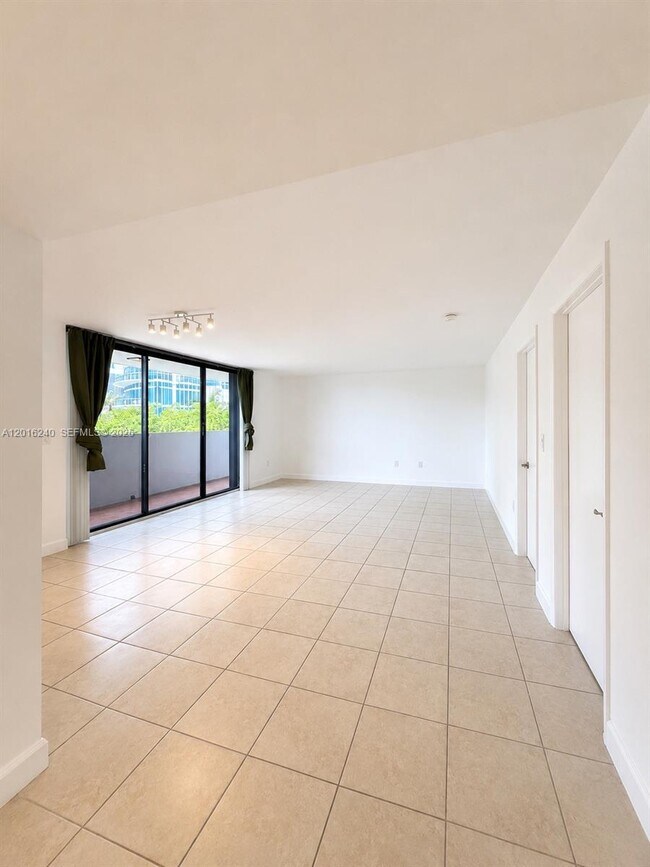 Foto del edificio - 555 NE 30th St