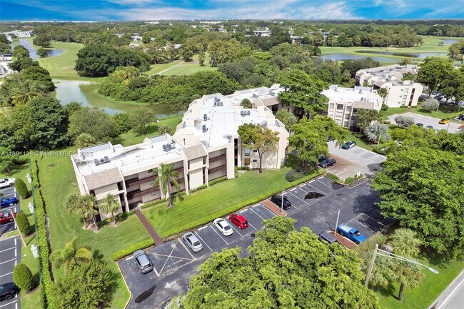 Foto del edificio - 6301 N University Dr