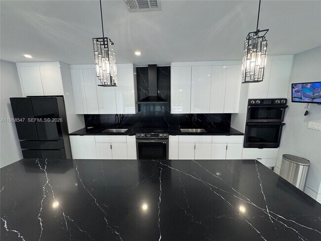 Foto del edificio - 575 NE 179th Dr