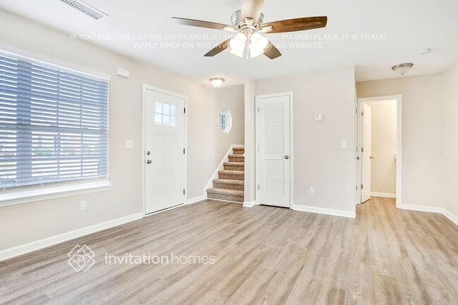 Building Photo - 371 Coral Cir