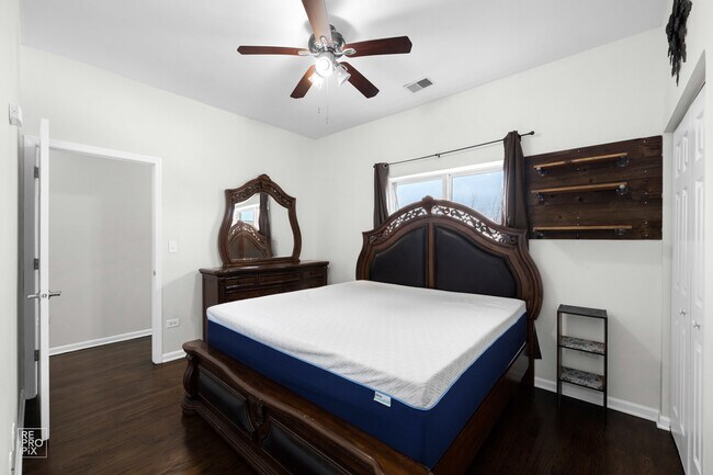 Foto del edificio - 2432 W Harrison St