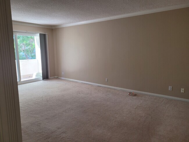 Building Photo - 5625 Sumner Way