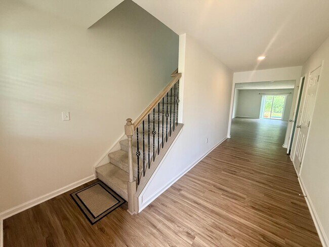 Building Photo - 2834 Oldfield Dr
