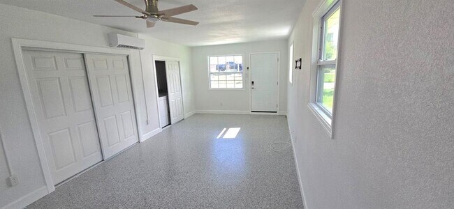 Foto del edificio - 621 Baywood Dr N