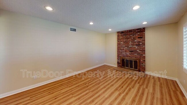 Foto del edificio - 13531 Springdale St