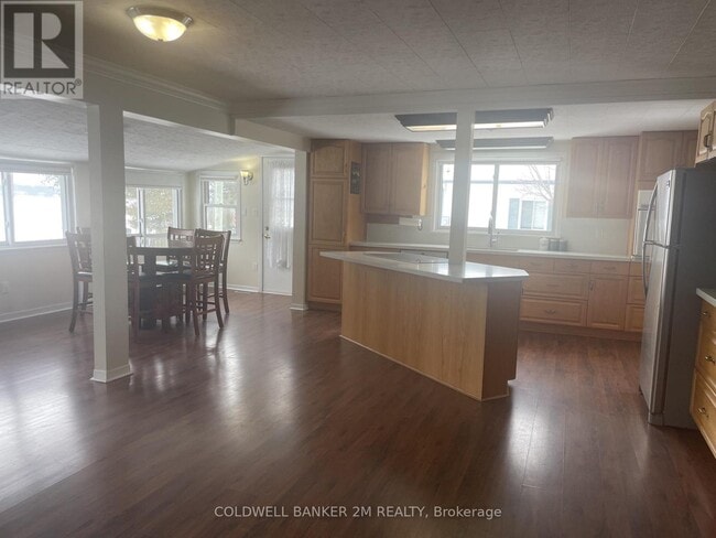 Building Photo - 143 Hazel St