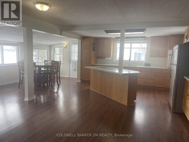 Photo du bâtiment - 143 Hazel St