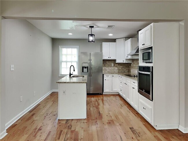 Foto del edificio - 490 Center Hill Ave NW