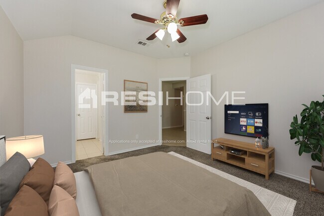 Building Photo - 2626 Camel Ct