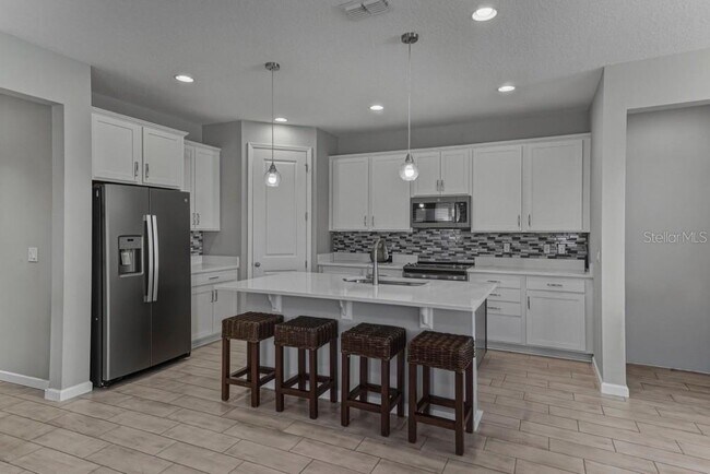 Building Photo - 295 Lake Smart Cir