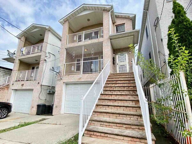 Foto del edificio - 216 Kearney Ave