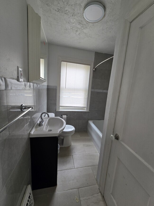 Building Photo - 2532 Glen Terrace