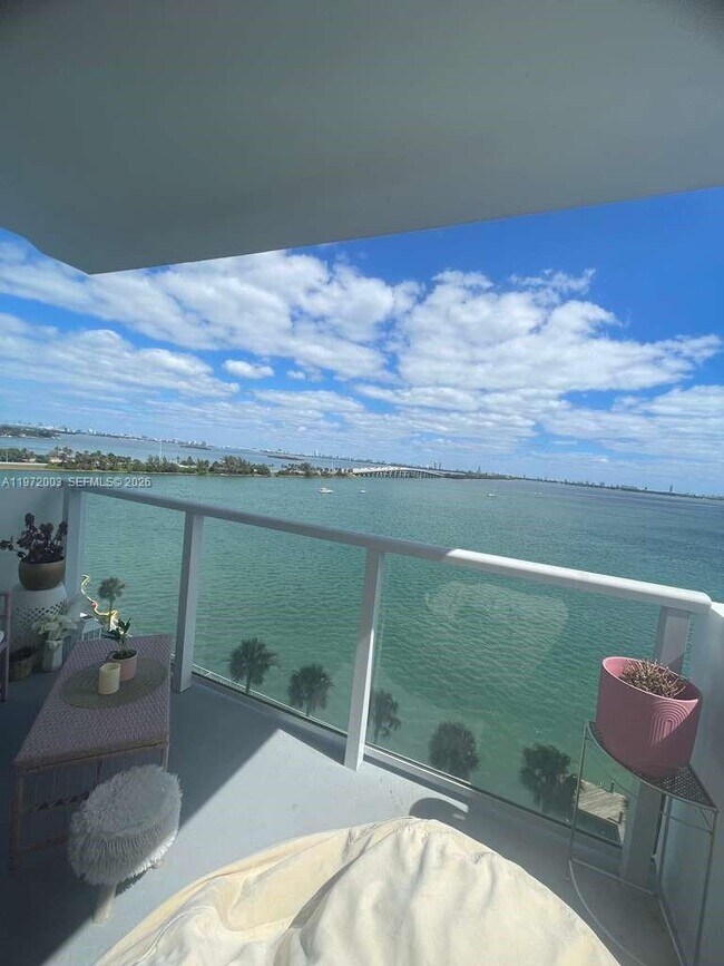 Foto del edificio - 3301 NE 5th Ave