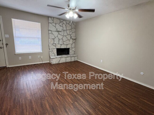 Foto del edificio - 1607 N Nolan River Rd